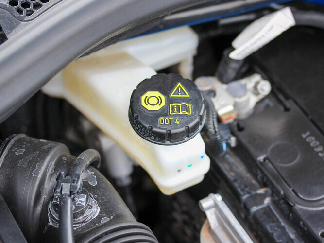 Brake fluid reservoir of a new vehicle